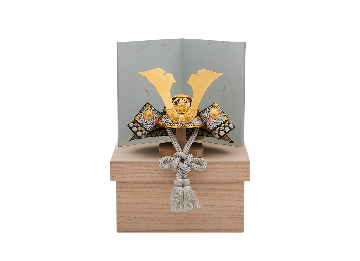 霞色糸縅の兜 ５号